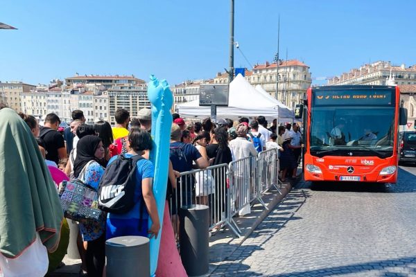 Pour réguler le flux, la métropole a multiplié les mesures : bus des plages, hausse des véhicules et des fréquences...rien y fait, le problème est bien trop ancré.